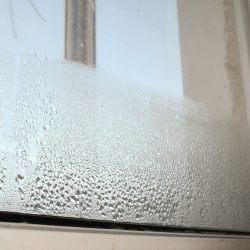 Почему потеют пластиковые окна